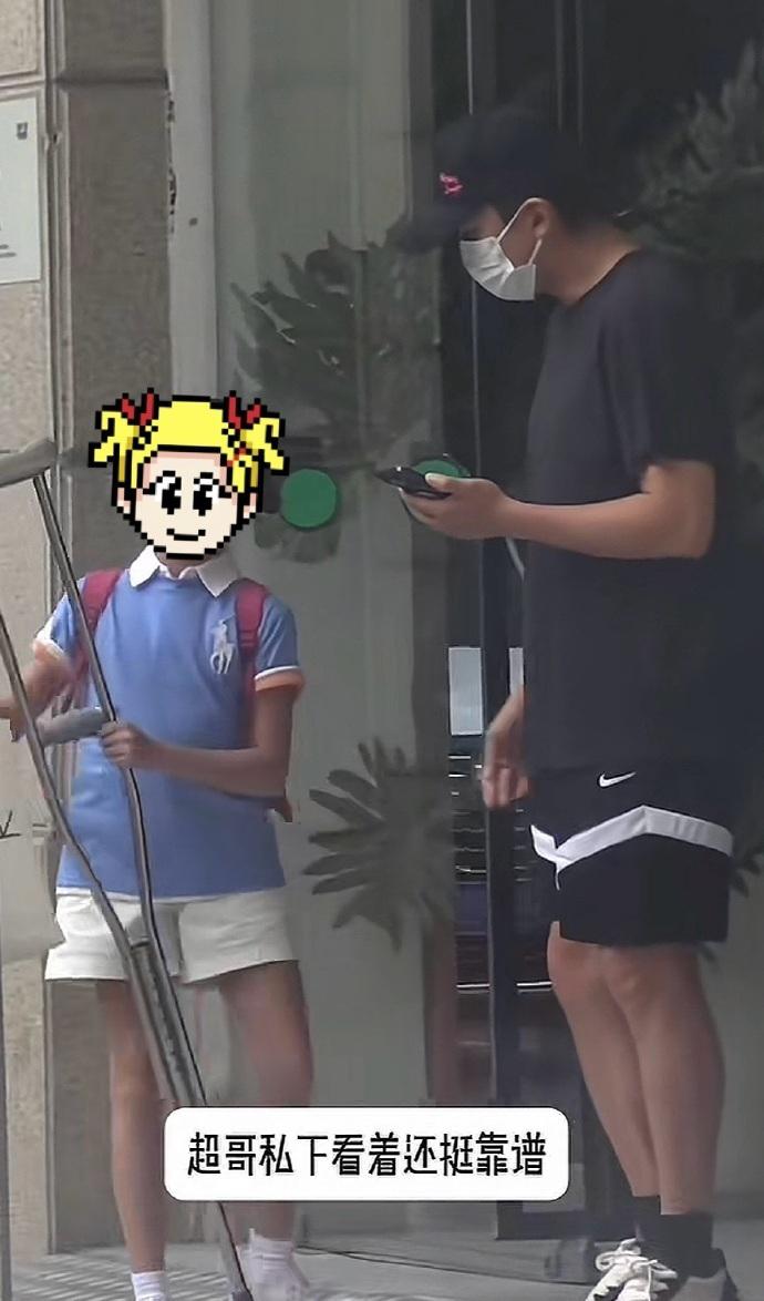 为了打篮球, 又拿拐杖了 为了打篮球, 又拿拐杖了