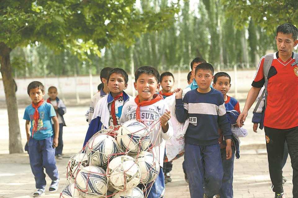 从疏附县扩, img, 交流的孩子